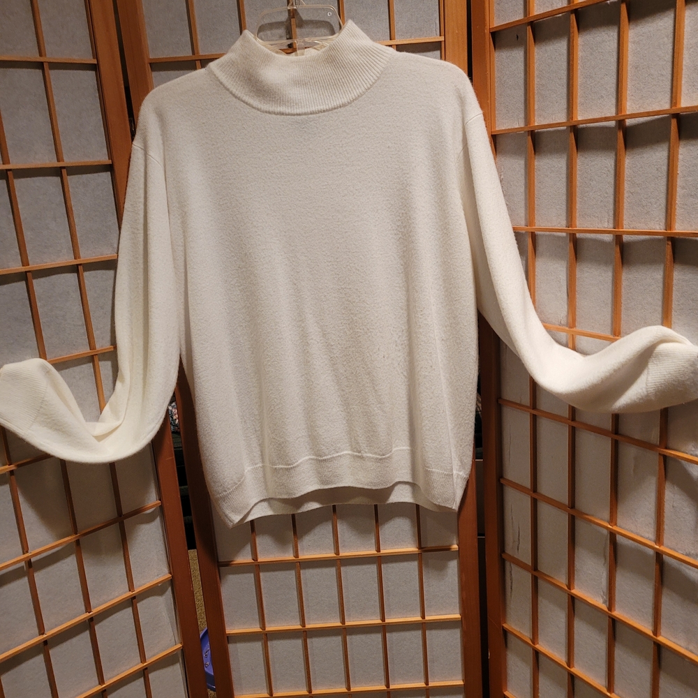 Dress Barn Classic Cream Turtleneck Sweater